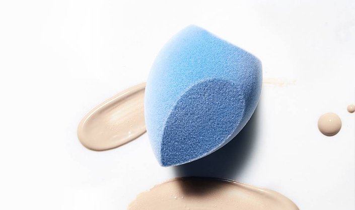 This Hack Is About to Make Reapplying Your Sunscreen So Much Easier