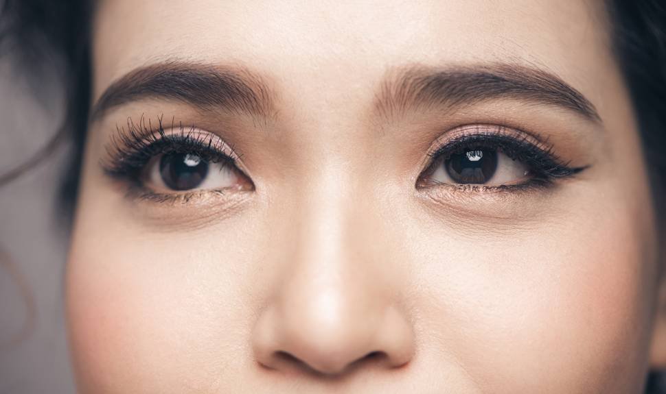 5 Things You Should Never Do to Your Eyelashes, According to an Expert