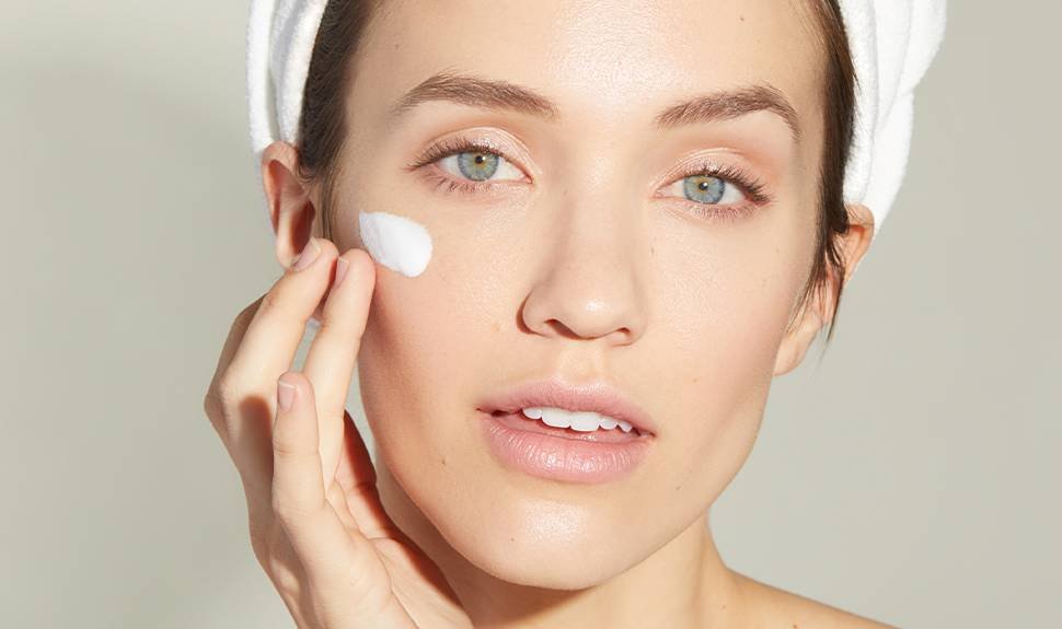 Derm DMs: Does Facial Oil Come Before or After Moisturizer? 