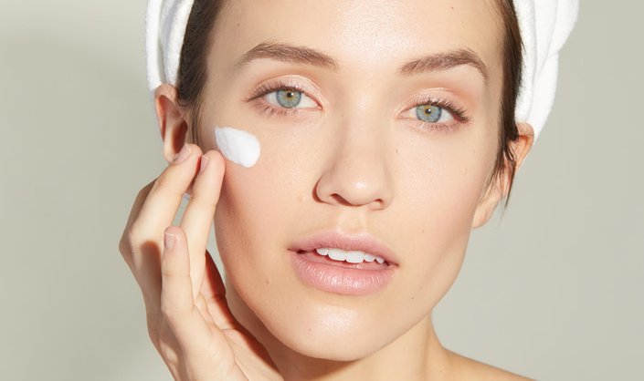 Adapalene: The Acne-Fighting Ingredient You’re Seeing Everywhere