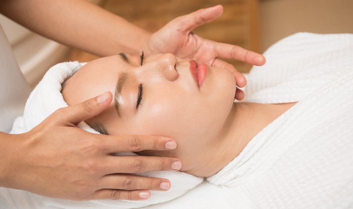 What’s the Deal With Face Slapping During Facials?