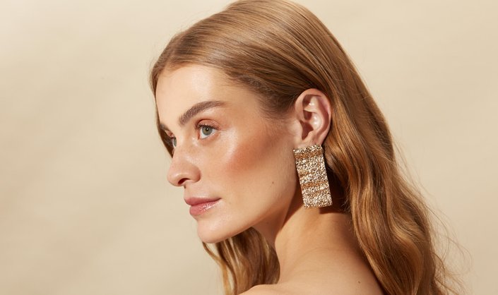 How to Use Liquid Highlighter for a More Luminous Complexion