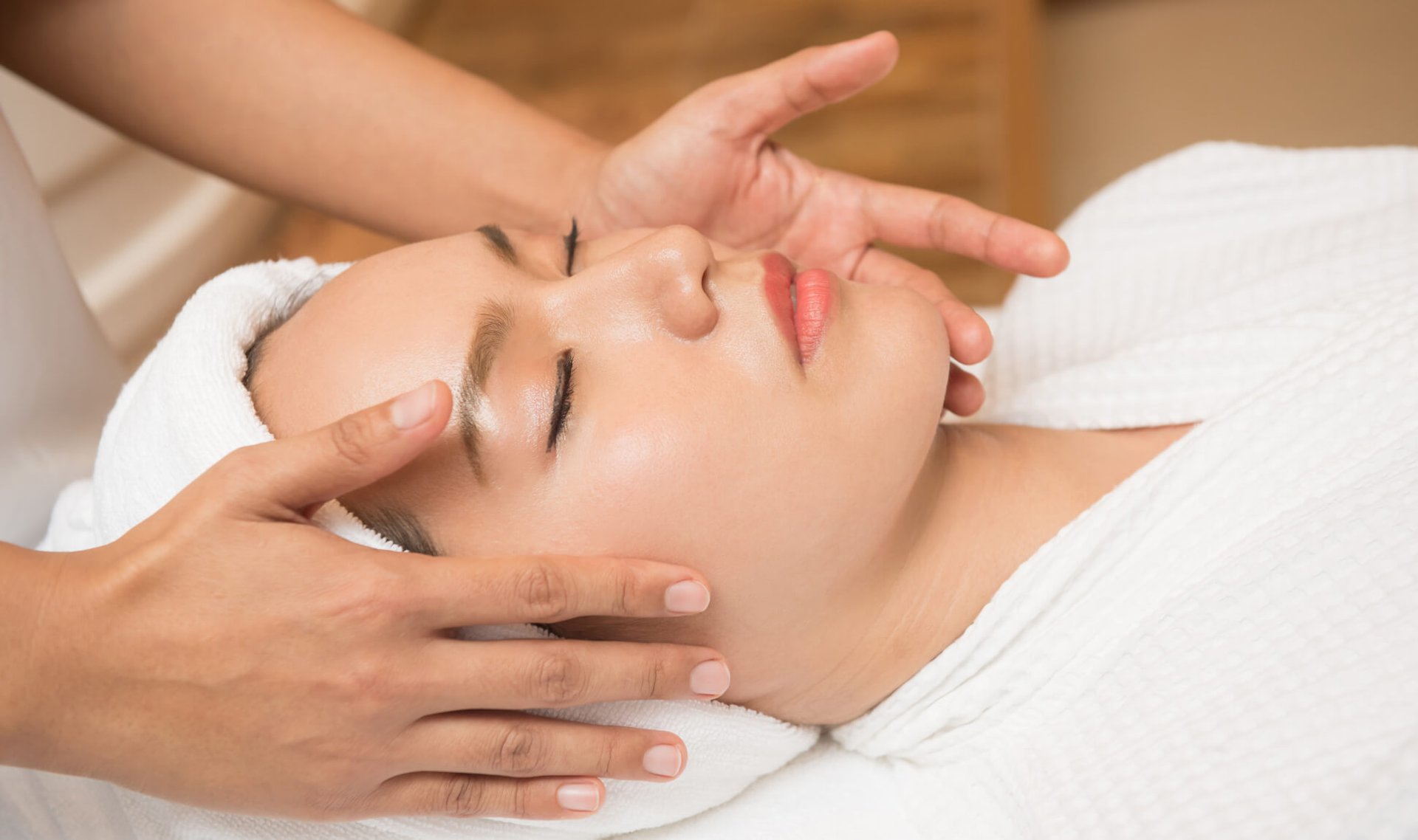 What’s the Difference Between a Dermatologist and an Esthetician?