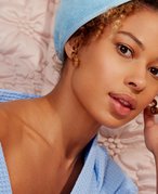 How to Treat Sun Damage on the Chest and Décolletage