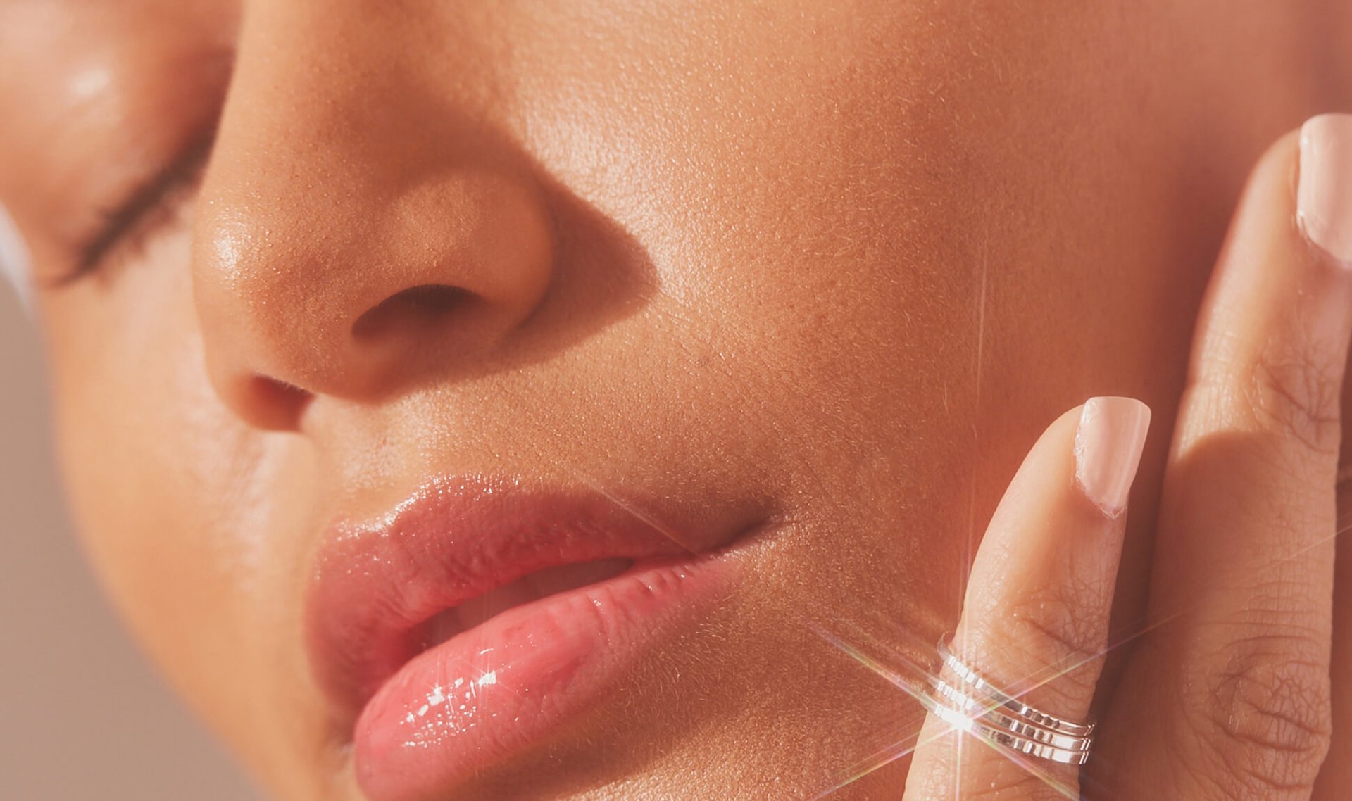 Should You Change Your Sunscreen Habits Come Fall? 