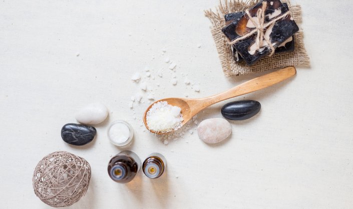 How Bath Salts Work and How to Use Them for a Spa-Like Experience