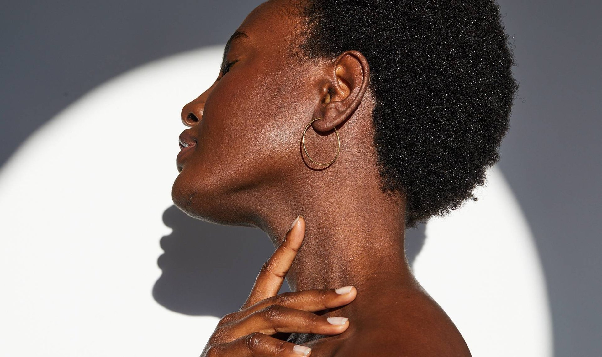 Our Favorite Anti-Aging Creams to Apply on the Neck