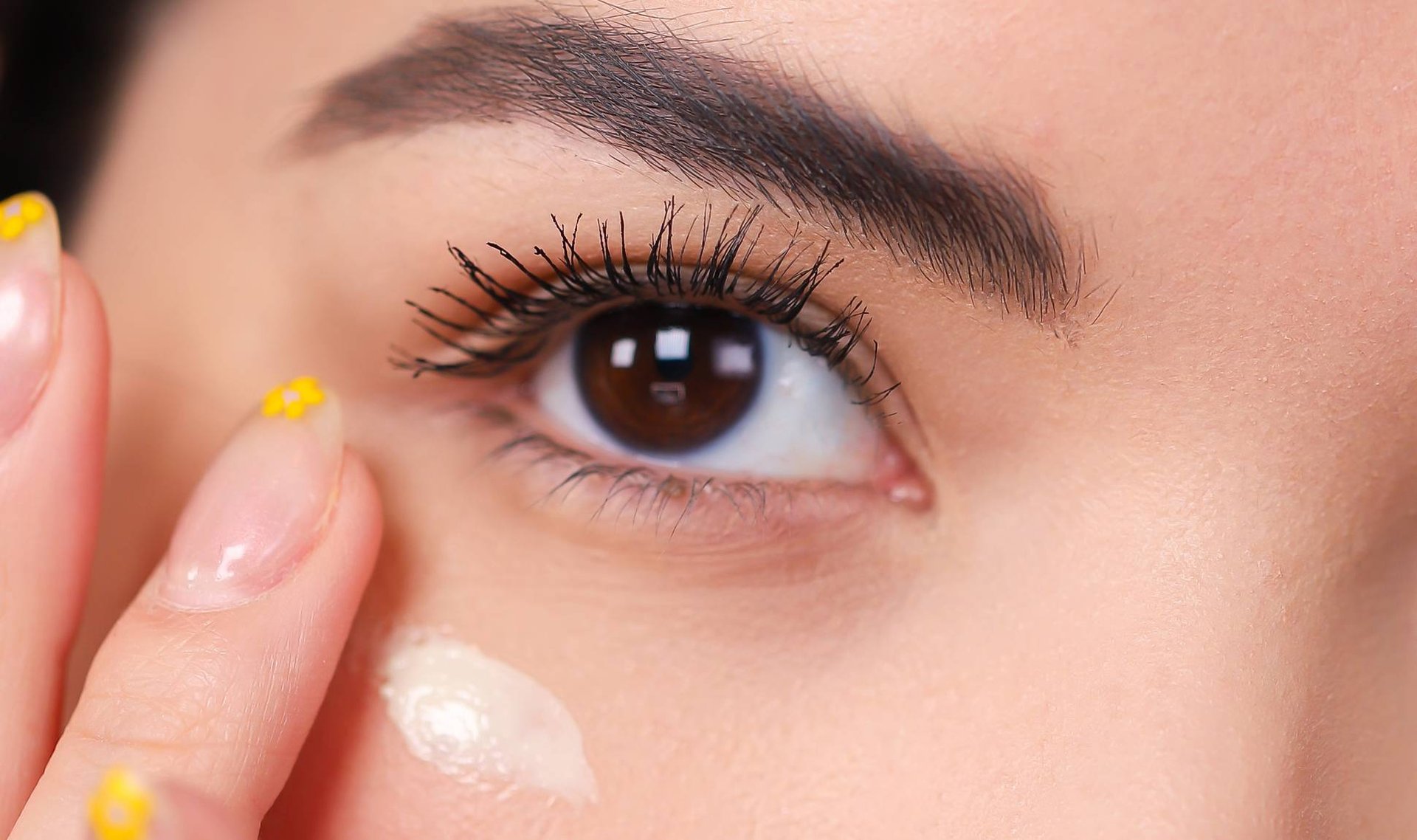The Top 5 Ingredients You Should Look For in an Eye Cream