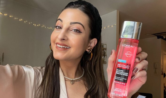 Glowy, Matte Skin Is Possible With L’Oréal Paris’ New Glycolic Acid Peeling Toner