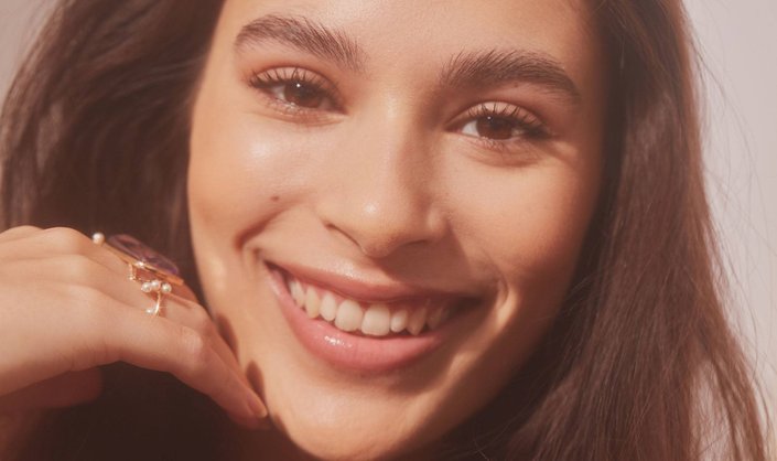How to Reapply Sunscreen Without Ruining Your Makeup