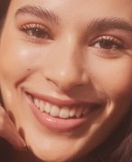 How to Reapply Sunscreen Without Ruining Your Makeup
