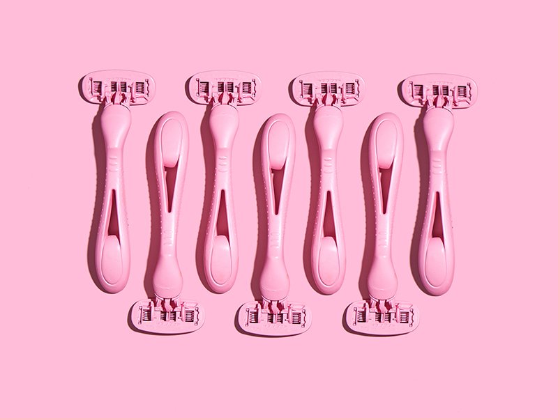 A picture of multiple pink razors on a pink background