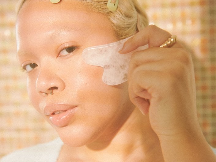 Facial Swelling: How to De-Puff Your Face in The Morning