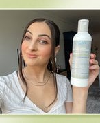 alanna holding the kiehl's powder cleanser