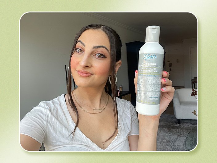 alanna holding the kiehl's powder cleanser