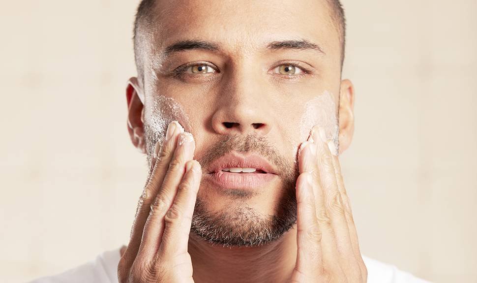 Facial Serum For Men: Should You Be Using It?