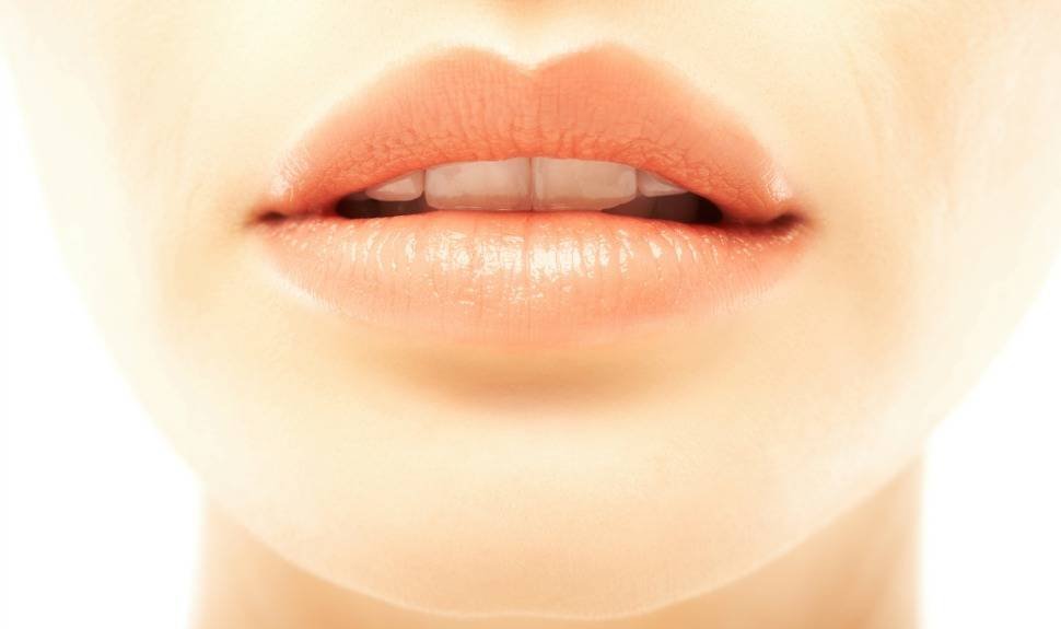 A Lip Plumper That Improves the Feeling of Your Skin 
