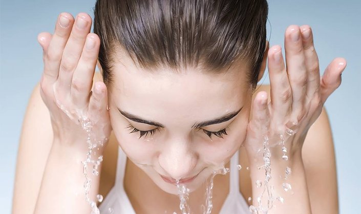 4 Facial Cleansers You Need If You Have Acne-Prone Skin 