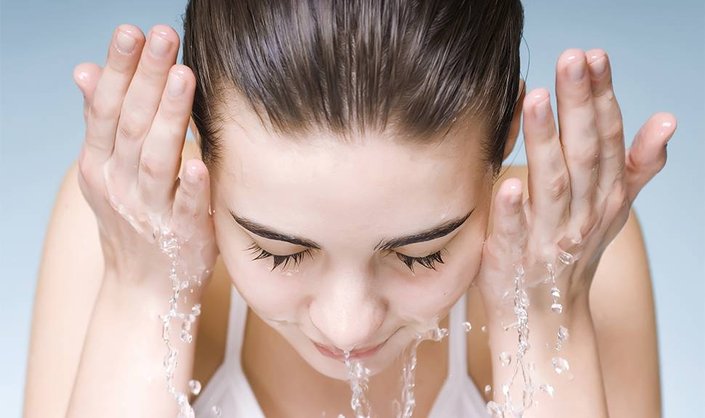 4 Facial Cleansers You Need If You Have Acne-Prone Skin