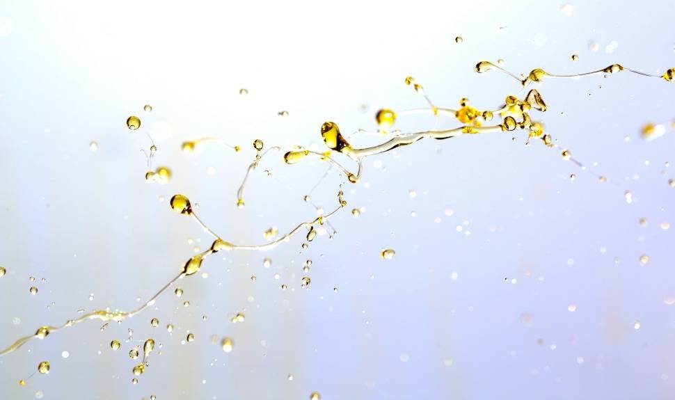Fact or Fiction: Does Cleansing With Oil Cause Breakouts? 