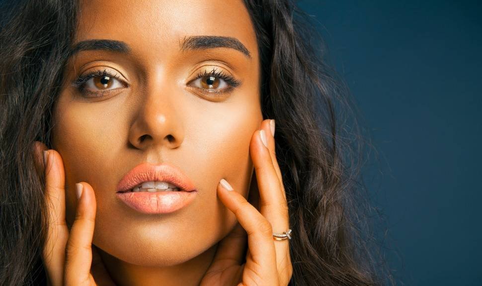 How to Contour on Dark Skin Tones