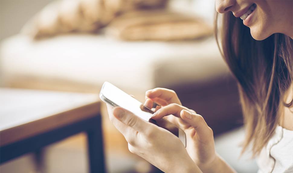 6 Instagram Accounts You Have to Follow This Holiday Season