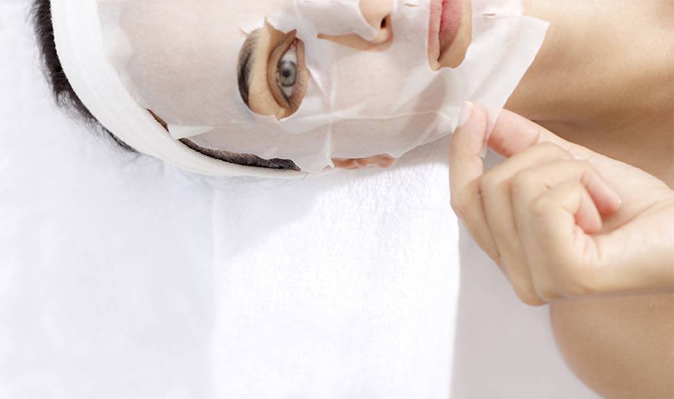 A Beauty Editor’s Trick for Refreshing Skin Post-Flight