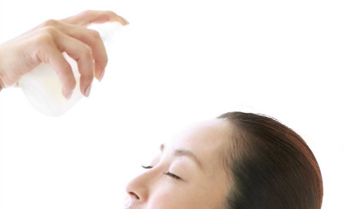 Spray & Soothe: Why Your Skin Care Routine Needs Thermal Water