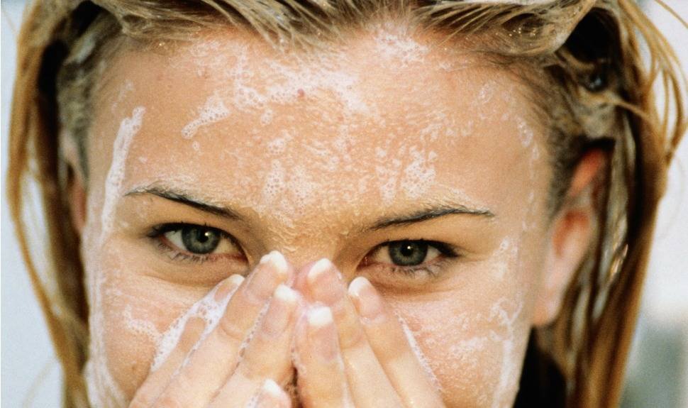 8 Common Face Washing Mistakes You Don't Even Realize You're Making