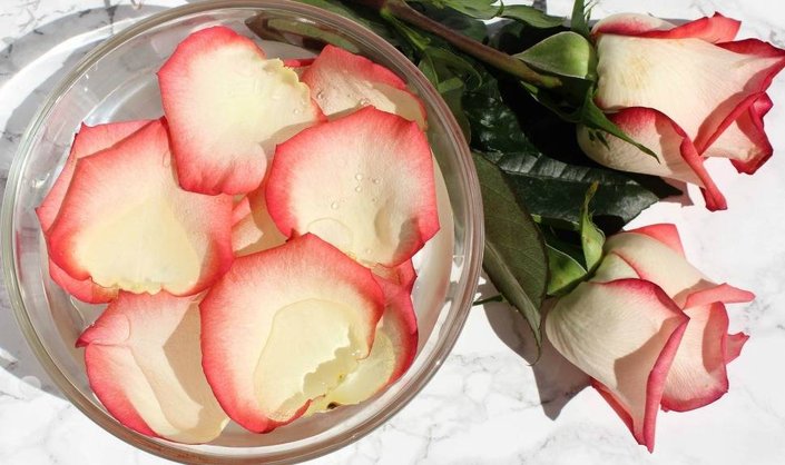 How to Make a DIY Rose Water Face Mist