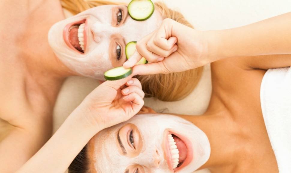 How to Host a Holiday Spa Sleepover