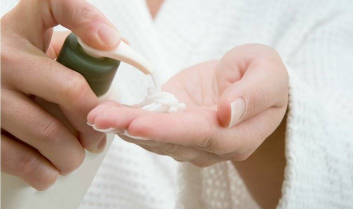 9 Things Skin Care Addicts Do Before Bed