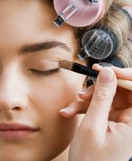 The Tricks Makeup Artists Always Do…But You Don’t