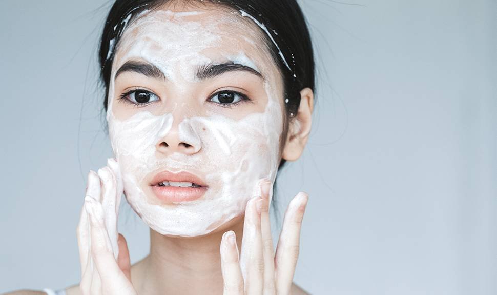 Benzoyl Peroxide vs. Salicylic Acid: Which Acne-Fighting Ingredient Is Right for You?