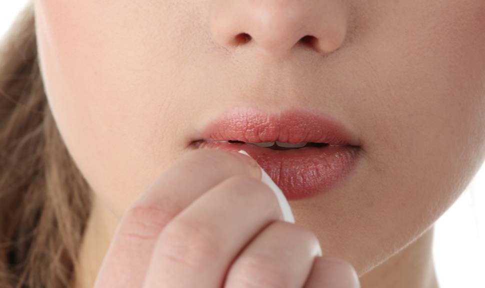 5 Genius Ways to Remove Lipstick