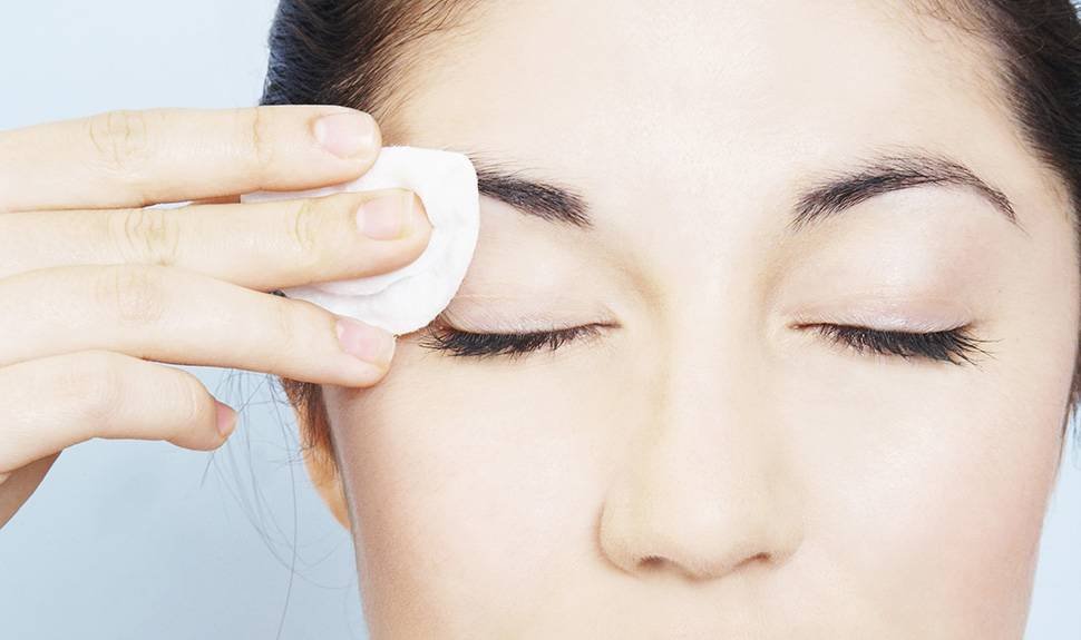 What is Micellar Water & How Can it Benefit the Skin?