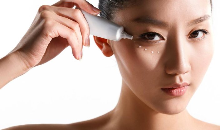 How to Apply Eye Cream Correctly, A Celebrity Facialist Explains
