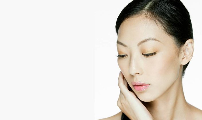 Adult Acne 101: How To Deal With Breakouts As An Adult