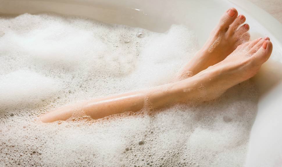 Editor's Pick: A Relaxing Bubble Bath with Lavender Oil and Aloe