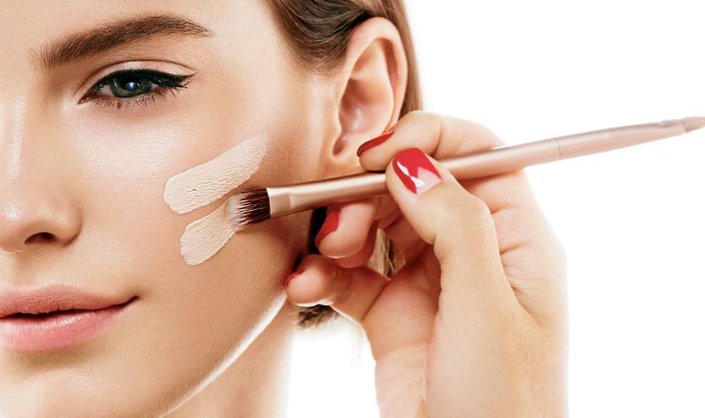 We Reviewed 5 Oil-Free Foundations So You Can Find the Best One For You!