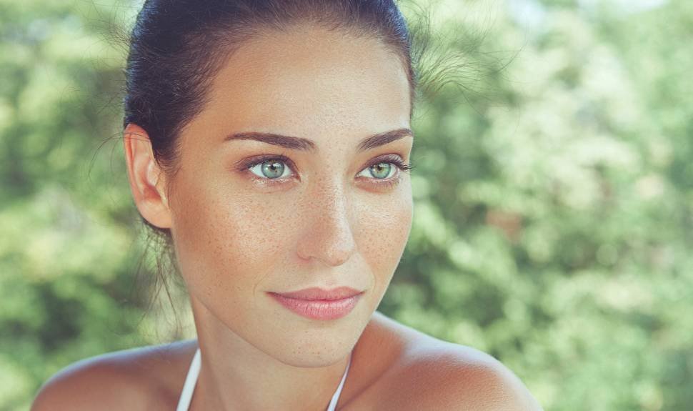 Heat Wave: How to Keep Your Glow From Going Greasy This Summer