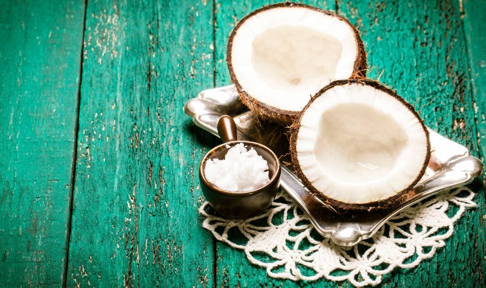 6 Reasons to Use Coconut Oil in Your Beauty Routine
