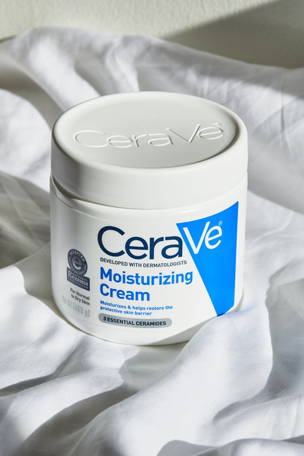 Best Moisturizers for Dry Skin, According to Our Editors